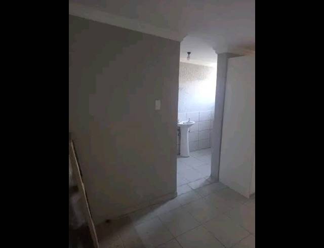 2 BEDROOM PROPERTY TO RENT IN CRYSTAL PARK